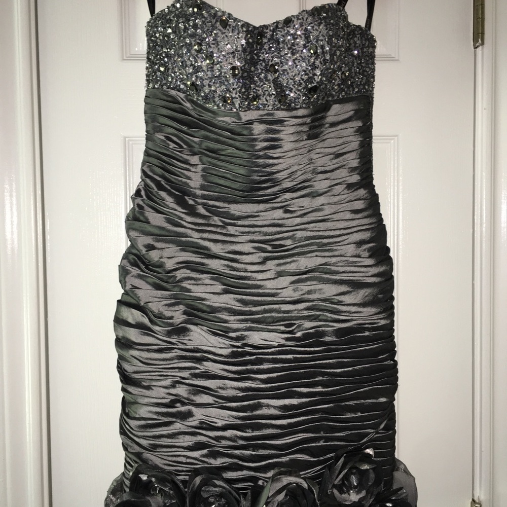 Never worn Tony Bowls cocktail dress!